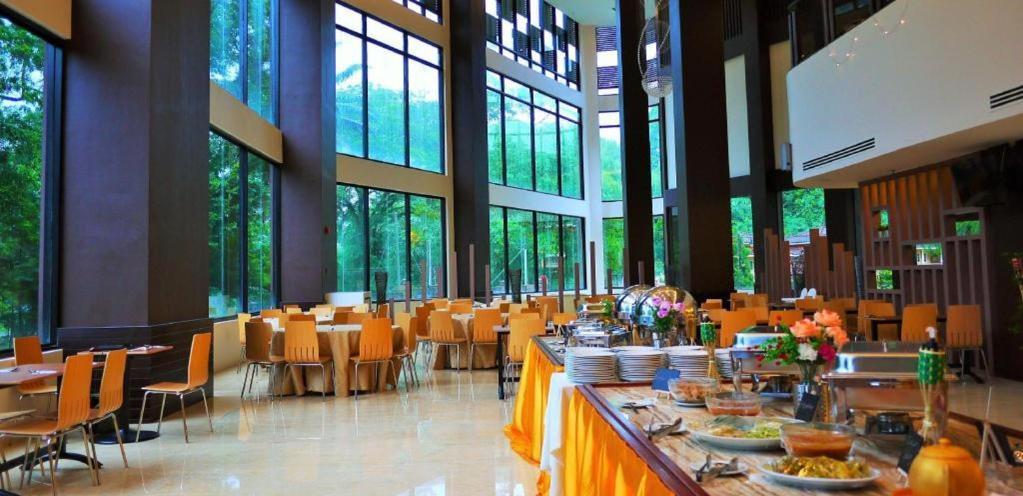 Hotel Grand Baron Тайпинг Екстериор снимка