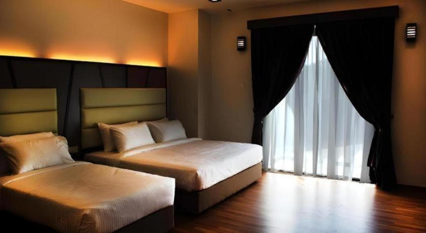 Hotel Grand Baron Тайпинг Екстериор снимка