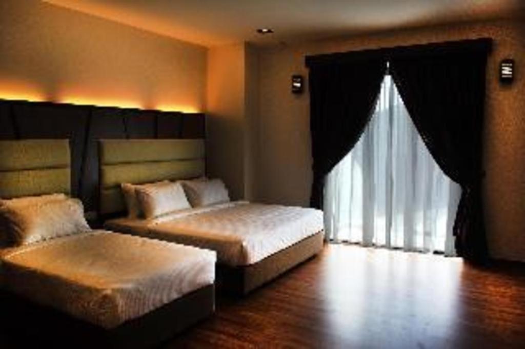 Hotel Grand Baron Тайпинг Екстериор снимка