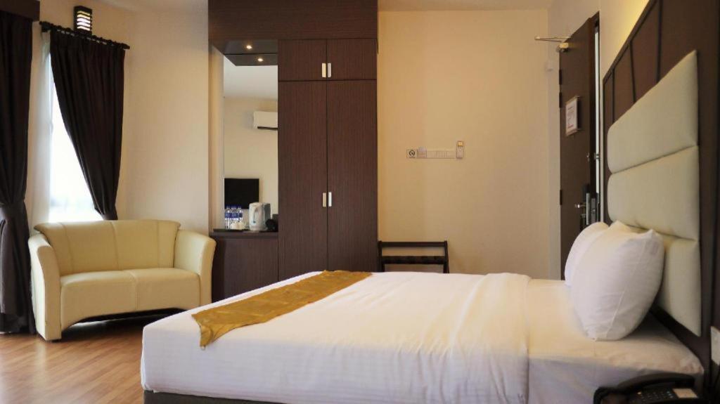 Hotel Grand Baron Тайпинг Екстериор снимка