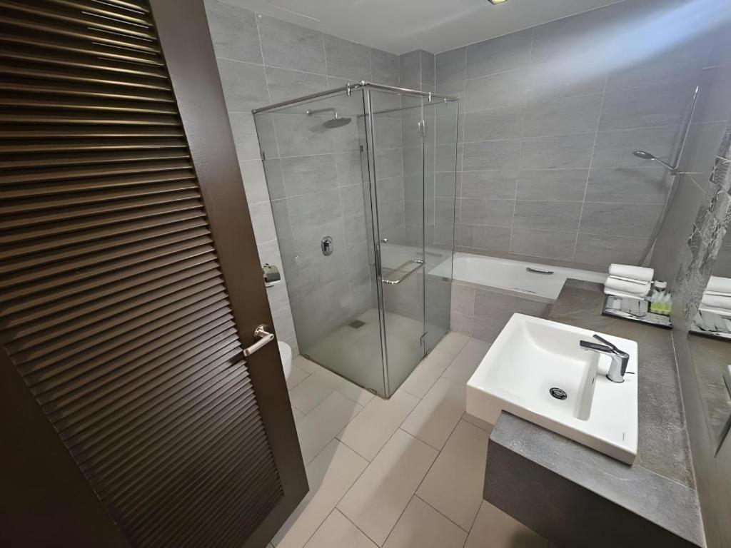 Hotel Grand Baron Тайпинг Екстериор снимка