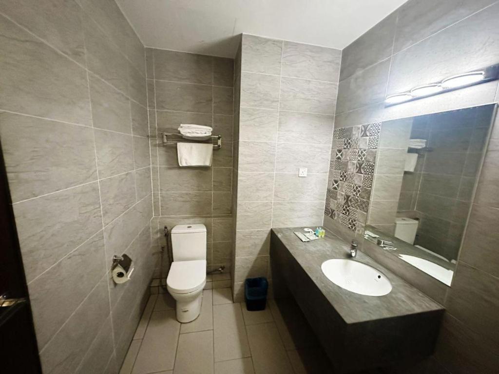 Hotel Grand Baron Тайпинг Екстериор снимка