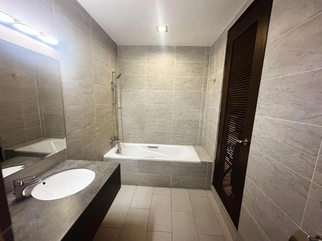 Hotel Grand Baron Тайпинг Екстериор снимка