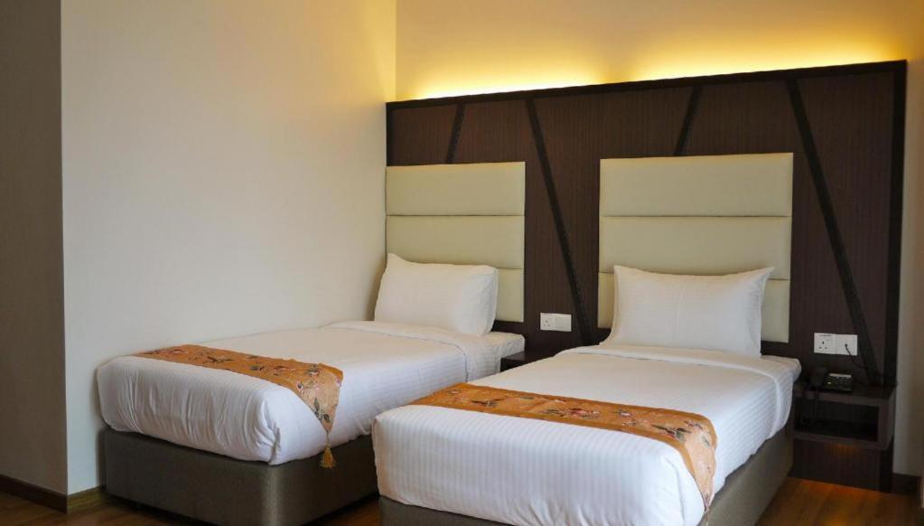 Hotel Grand Baron Тайпинг Екстериор снимка